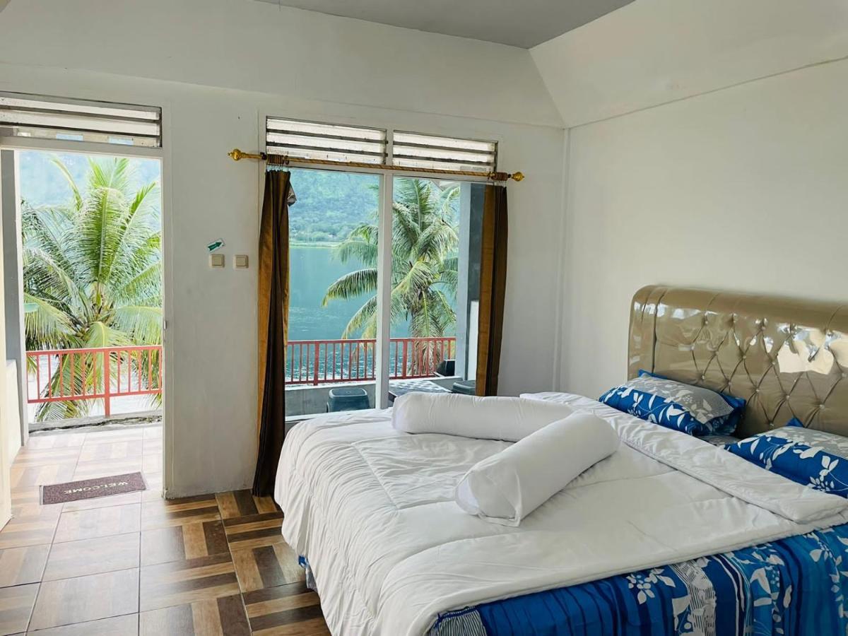 Vandu'S View Guest House & Restaurant Tuk Tuk Room photo