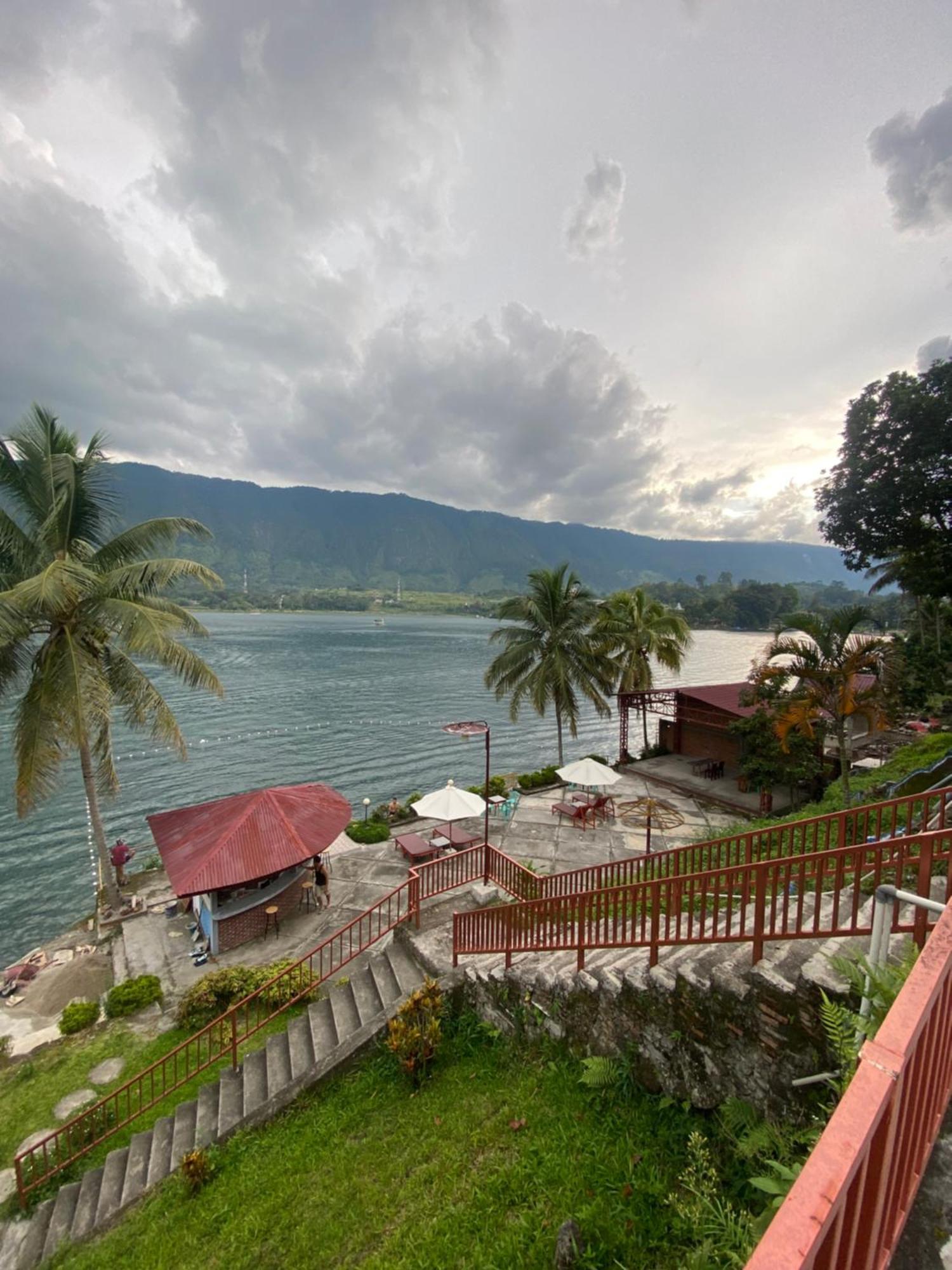 Vandu'S View Guest House & Restaurant Tuk Tuk Exterior photo