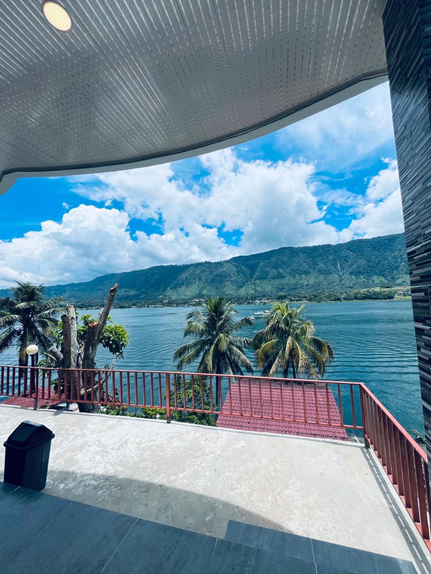 Vandu'S View Guest House & Restaurant Tuk Tuk Exterior photo
